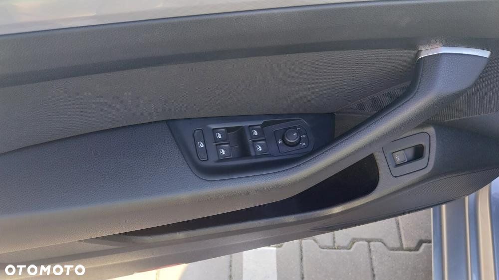 Volkswagen Passat - 16