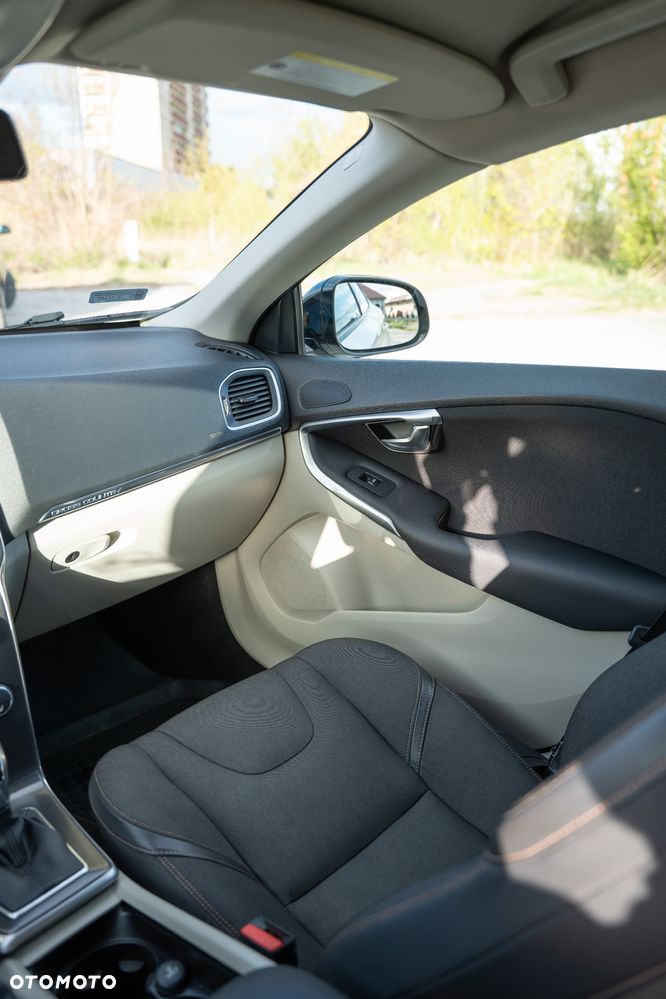 Volvo V40 D4 Geartronic Momentum - 14