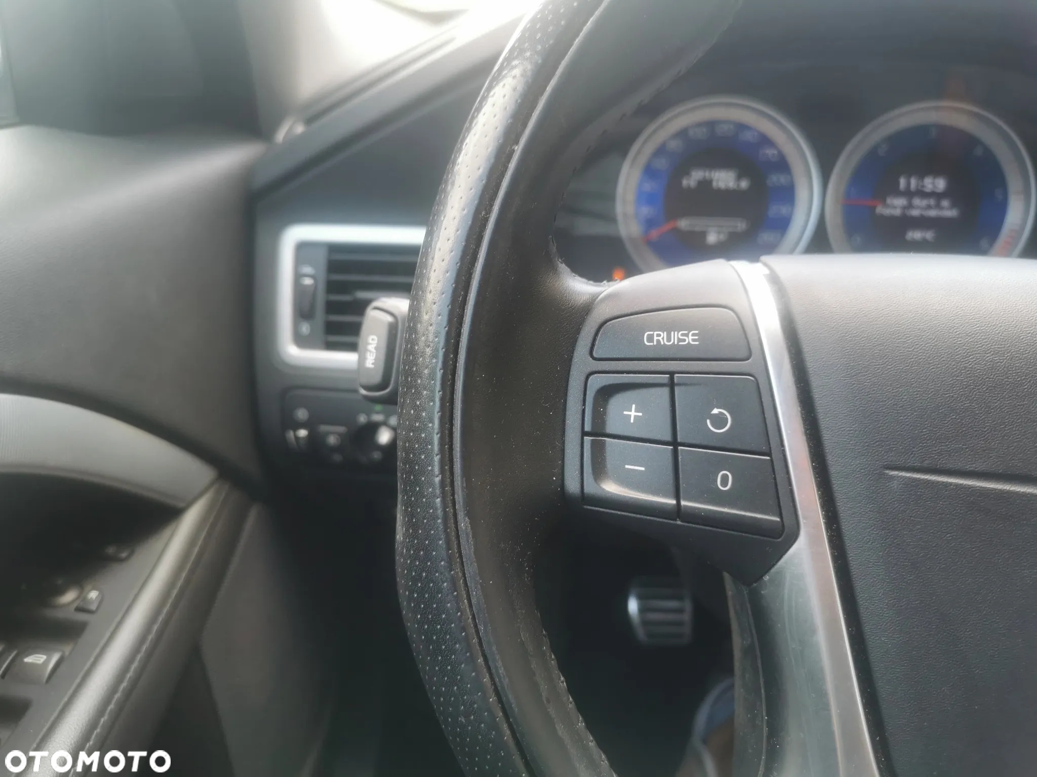 Volvo V70 D3 R-Design - 14