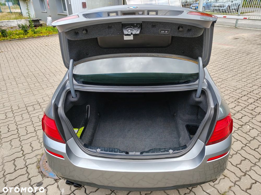 BMW Seria 5 525d xDrive - 9