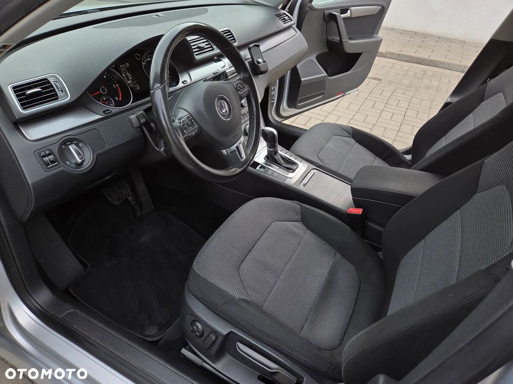 Volkswagen Passat 2.0 Blue TDI DSG SCR Comfortline - 32