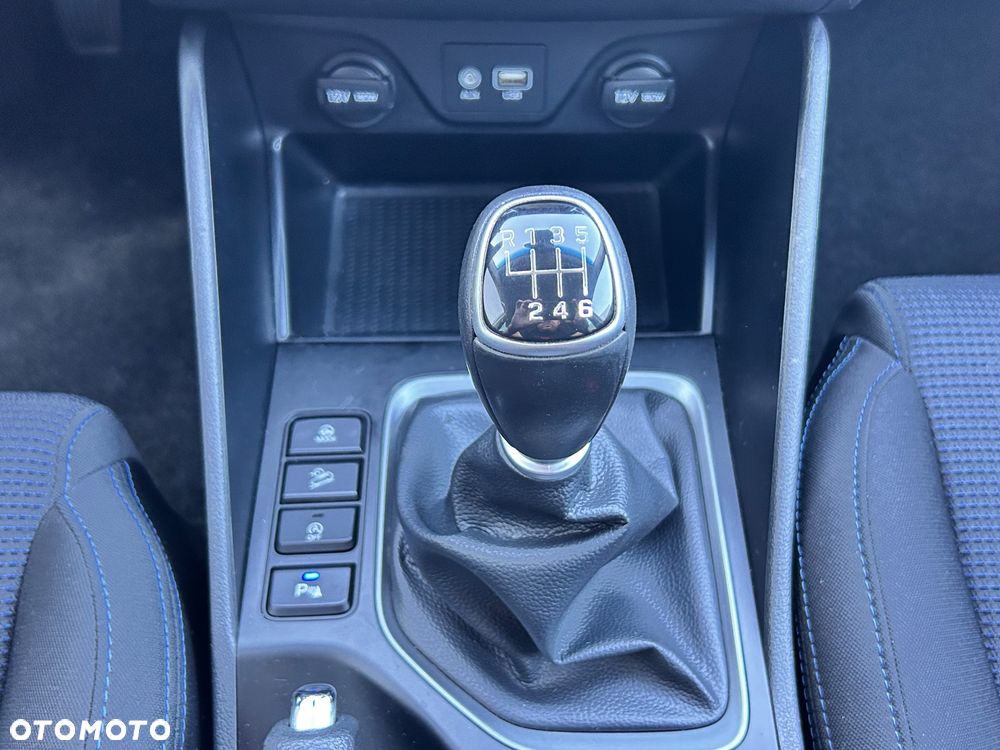 Hyundai Tucson 1.6 GDI BlueDrive GO 2WD - 27