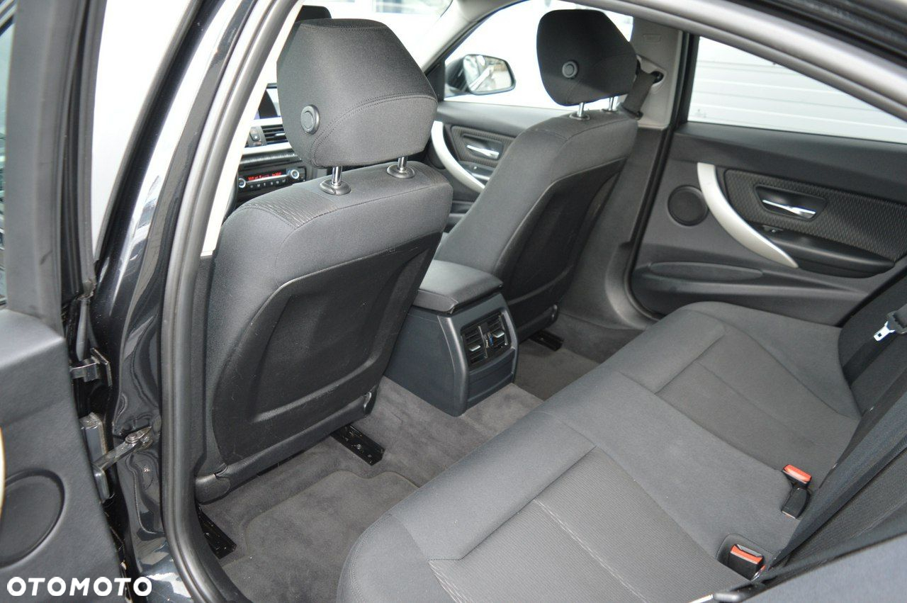 BMW Seria 3 316d EU6 - 29