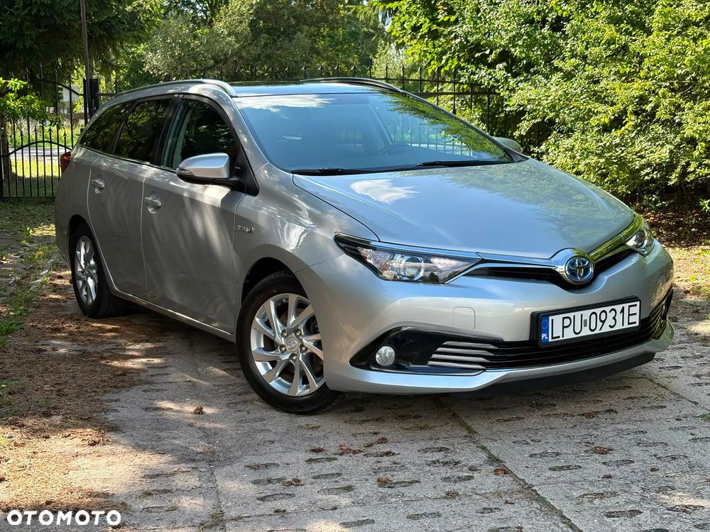 Toyota Auris 1.8 HSD Luna - 2