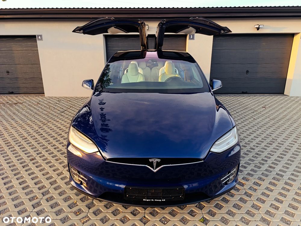 Tesla Model X - 30