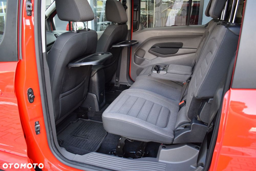 Ford Tourneo Connect Grand - 24