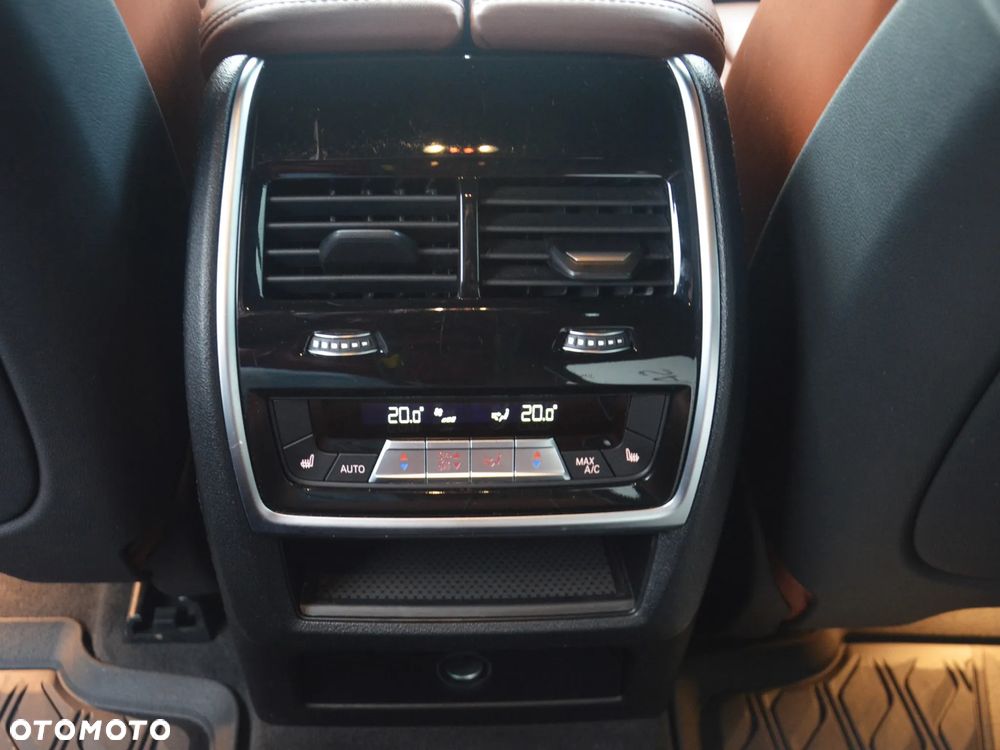 BMW X6 M50i - 10