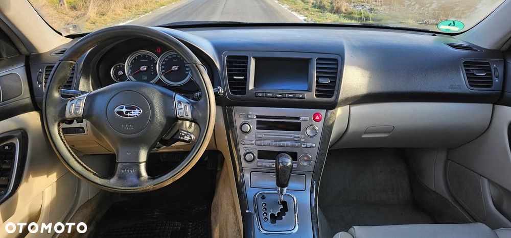 Subaru Legacy Kombi 3.0 4WD - 10