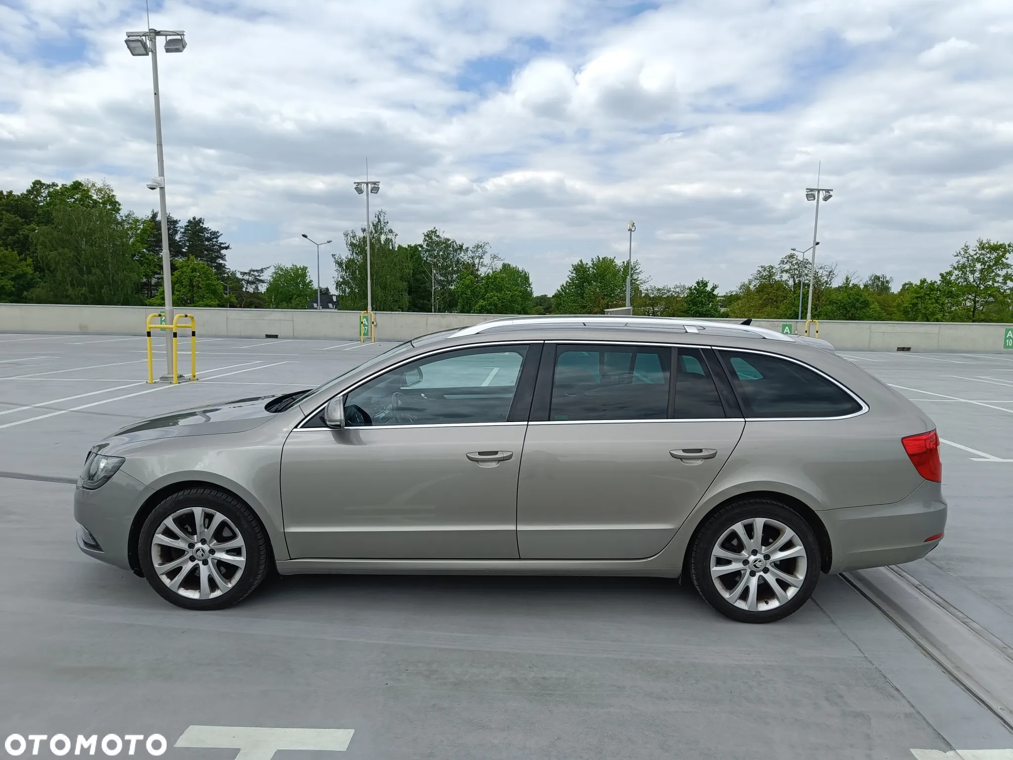 Skoda Superb 2.0 TDI Ambition DSG - 9