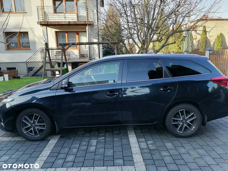 Toyota Auris 1.4 D-4D Premium + EU5 - 13