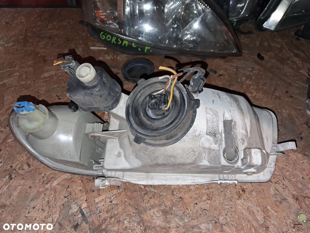 Reflektor Reflektory Lampa Lampy Przód PRAWY PRAWA OPEL ASTRA F - 2