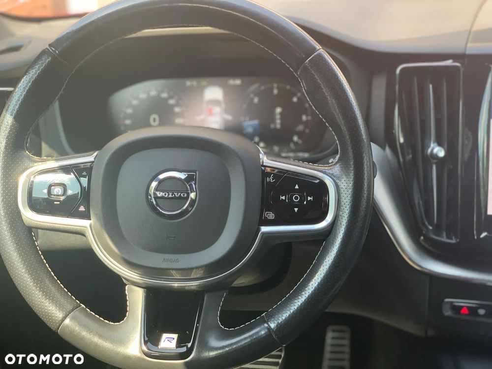 Volvo XC 60 D5 AWD R-Design - 32