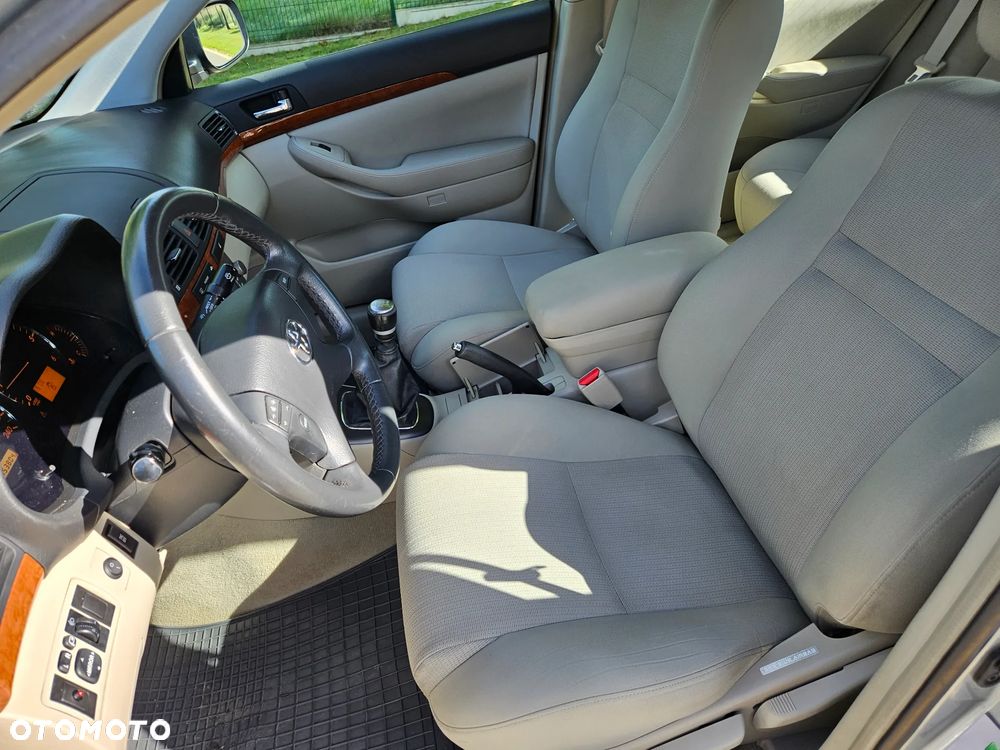 Toyota Avensis 2.0 D-4D Sol - 27