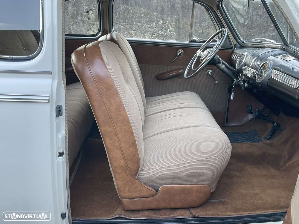 Ford Super De Luxe - 25