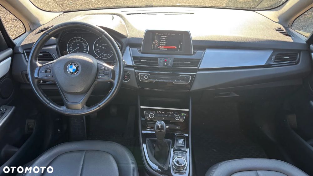 BMW Seria 2 218d - 24