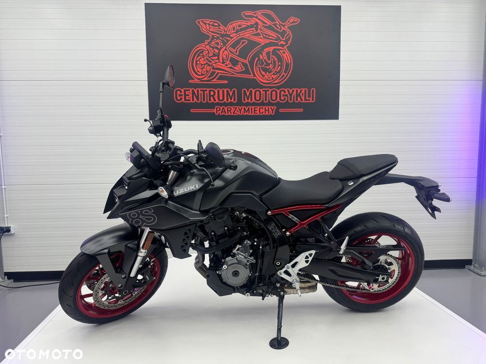 Suzuki GSX - 6