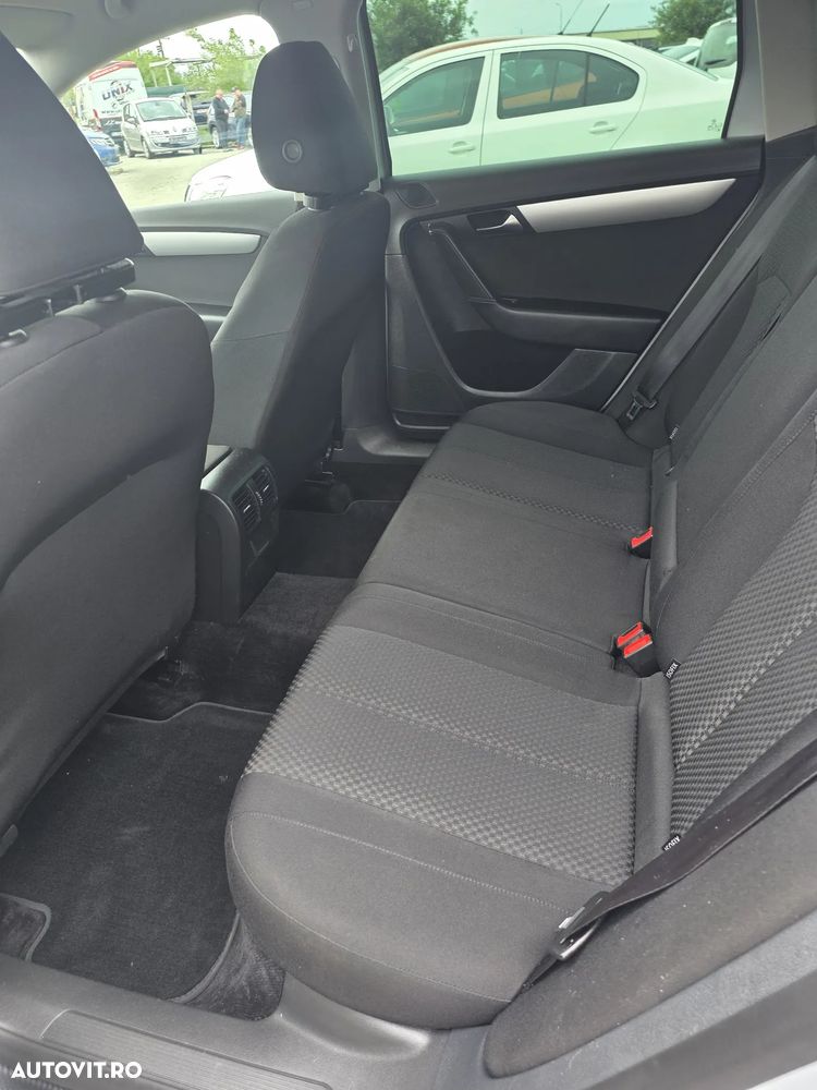 Volkswagen Passat - 8