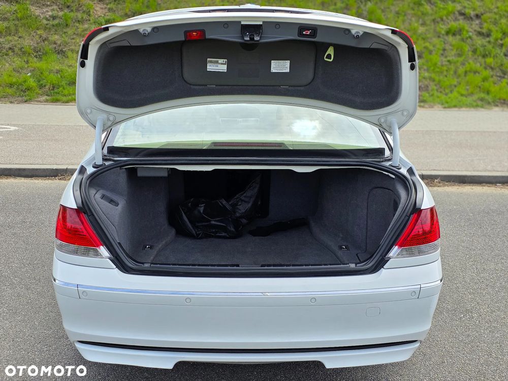 BMW Seria 7 750i L - 26