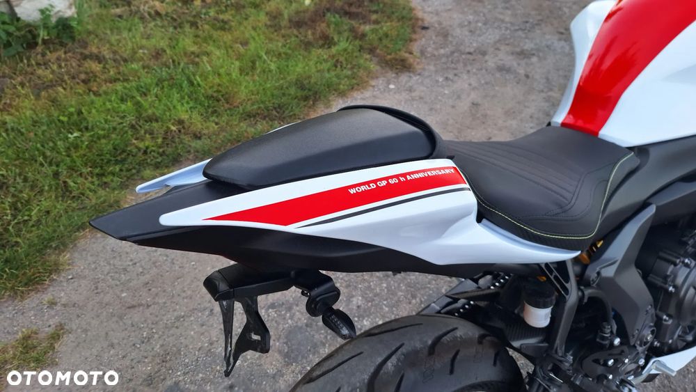 Yamaha R7 - 28