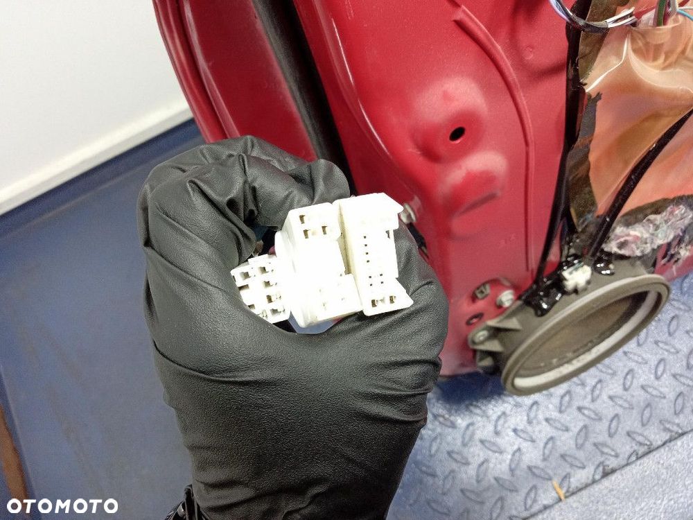 TOYOTA YARIS II 05- 3D DRZWI PRZÓD PRAWE 3P0 - 12