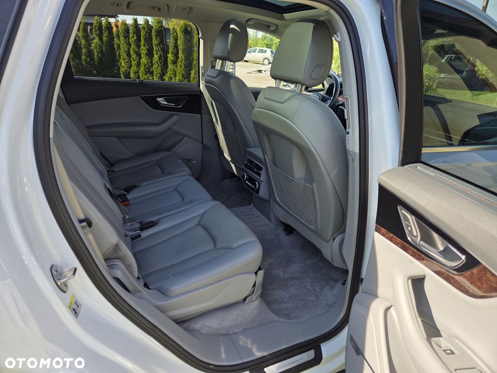 Audi Q7 3.0 TFSI Quattro Tiptronic - 23