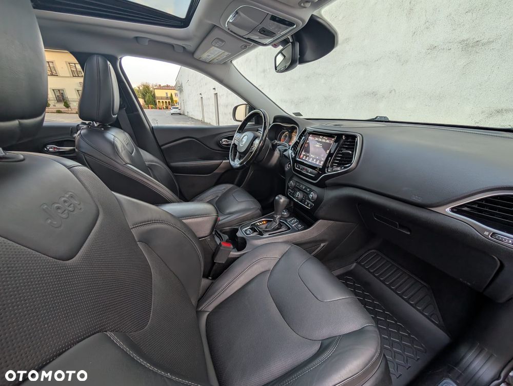 Jeep Cherokee - 22