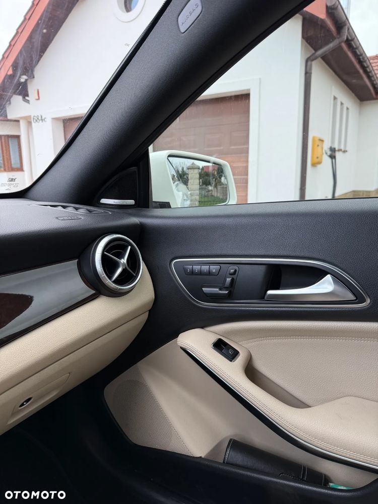 Mercedes-Benz CLA 250 7G-DCT AMG Line - 11