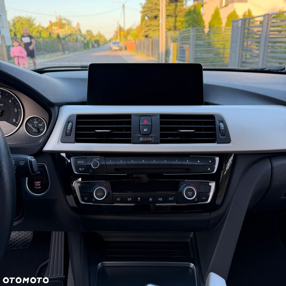 BMW Seria 3 320d xDrive - 15