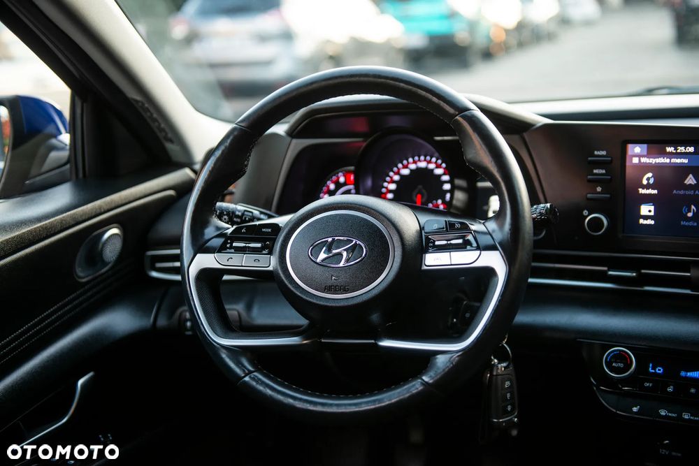 Hyundai Elantra 1.6 Executive - 32