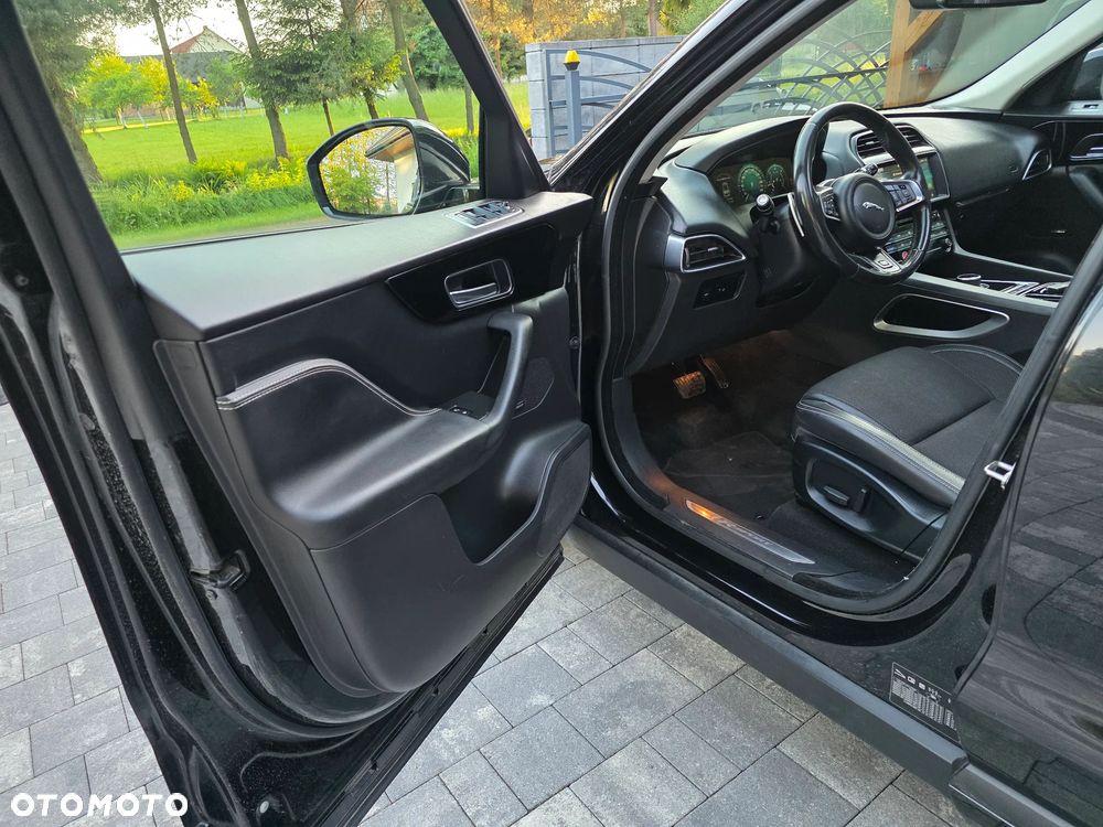 Jaguar F-Pace 2.0 i4D AWD R-Sport - 12