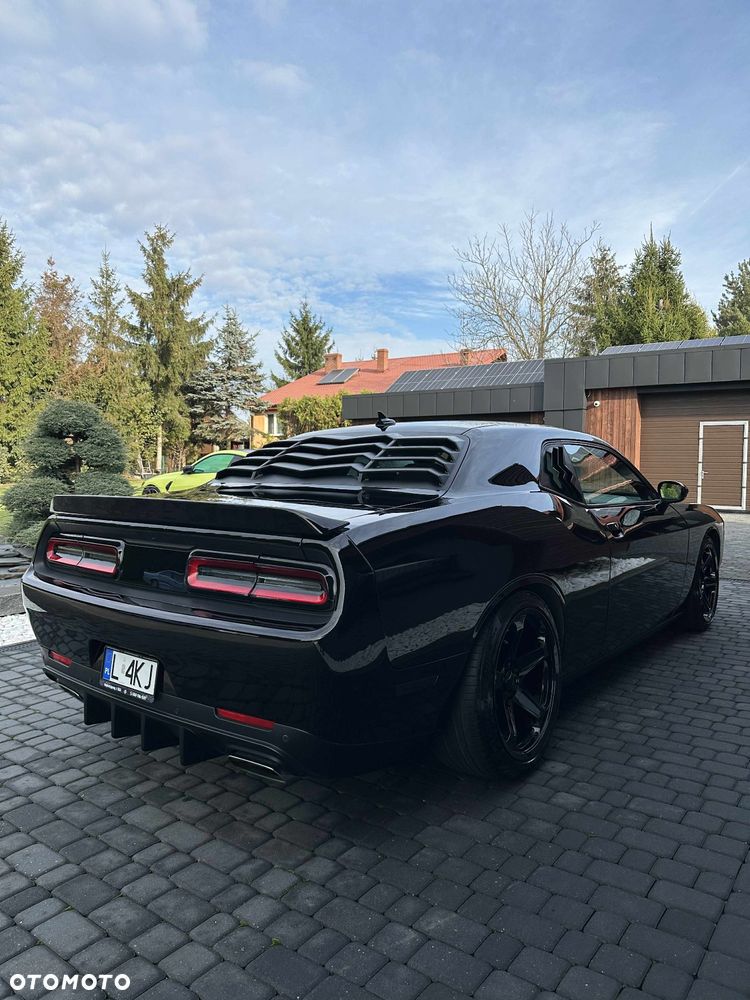 Dodge Challenger - 8
