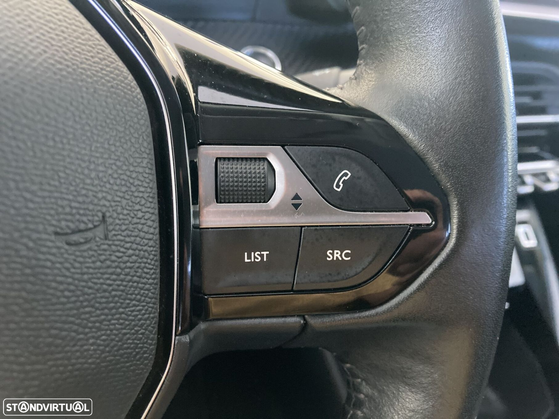 Peugeot 2008 1.2 PureTech Allure Pack - 20