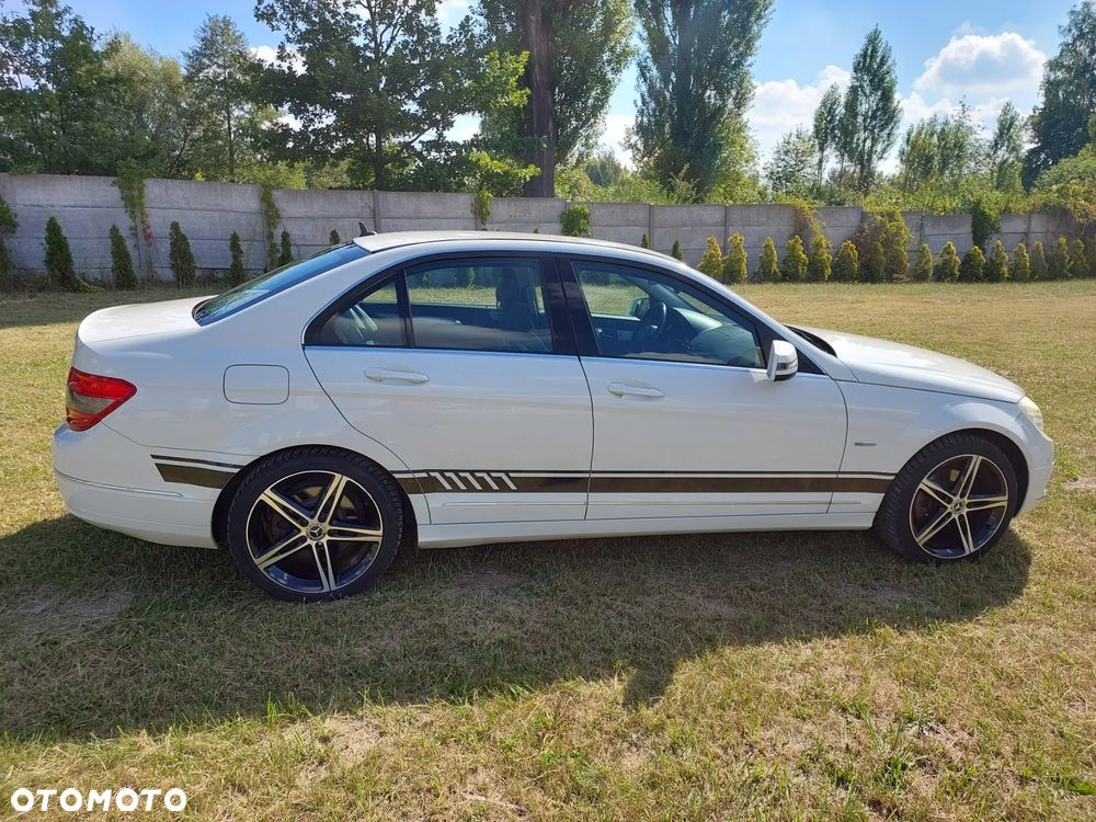 Mercedes-Benz Klasa C 200 CGI Automatik BlueEFFICIENCY Avantgarde - 9