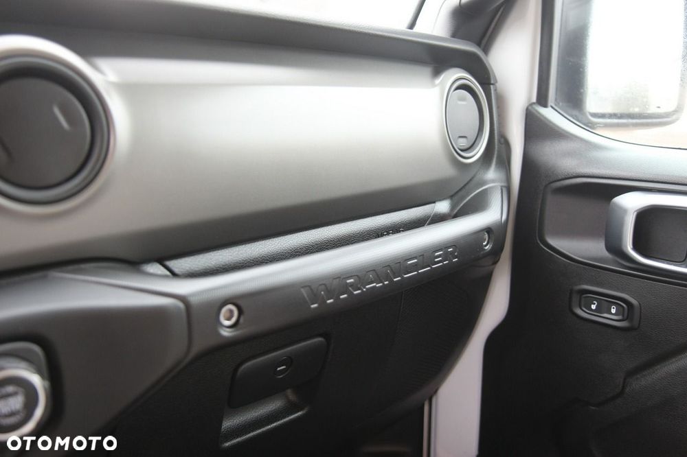 Jeep Wrangler - 26