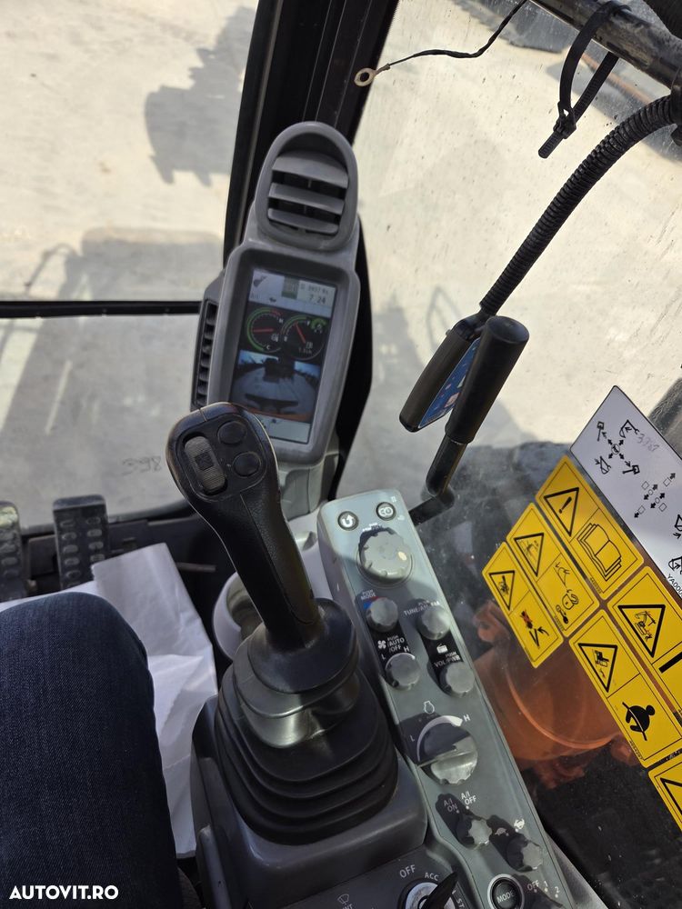 Hitachi ZX135US-6, 15t, 2018, 3.958h, PADURI CAUCIUC NOI, CUPLA RAPIDA HIDRAULICA, CUPA LATA NOUA, cupa ingusta, camera spate, camere laterale, Adanc sapare 6m, latime 2,49m, ridica 7t, consum mediu 7l/h, posibil leasing 3 ani-PROMOTIE 79.900 EUR+Tva - 22