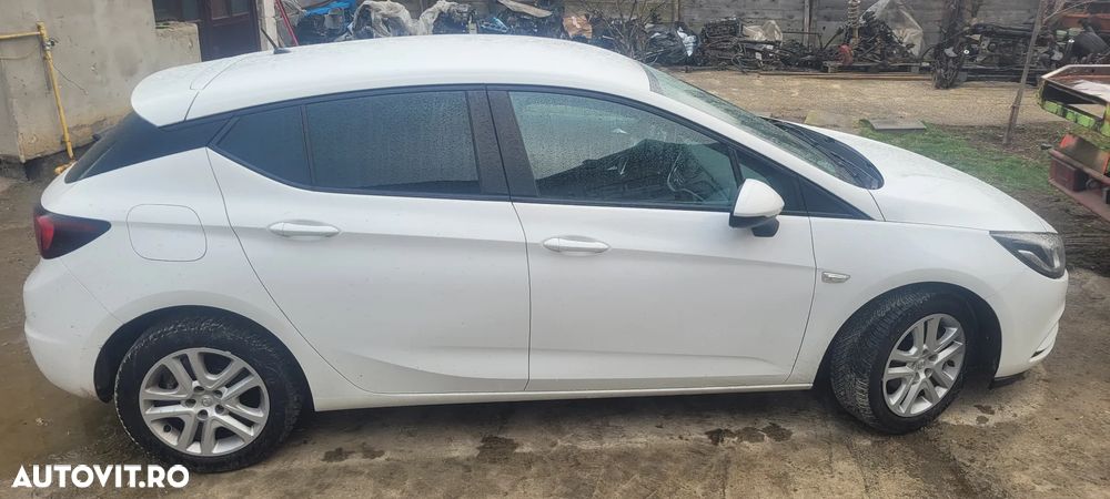 Dezmembrez opel astra K an 2017 - 1