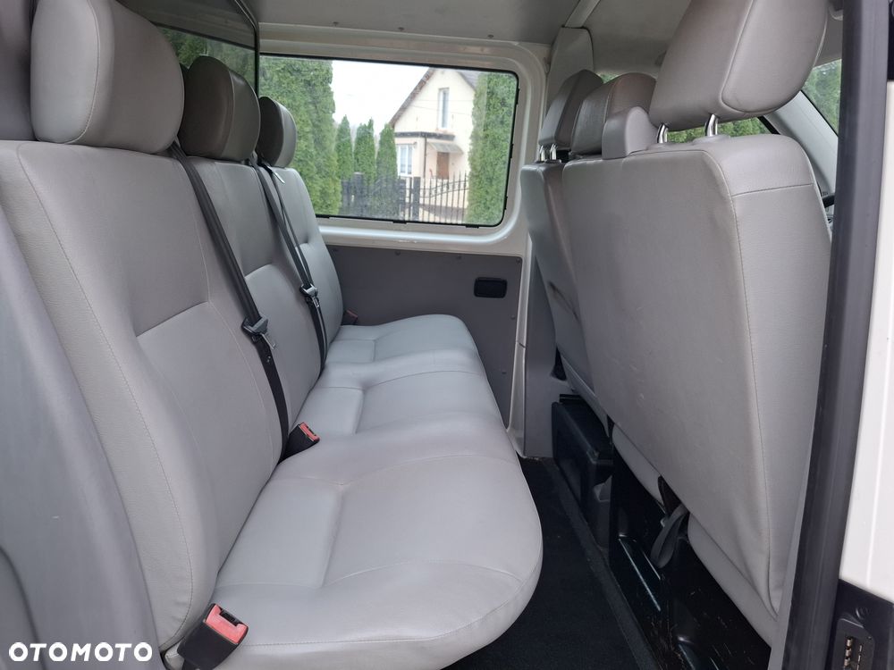Volkswagen Transporter - 9