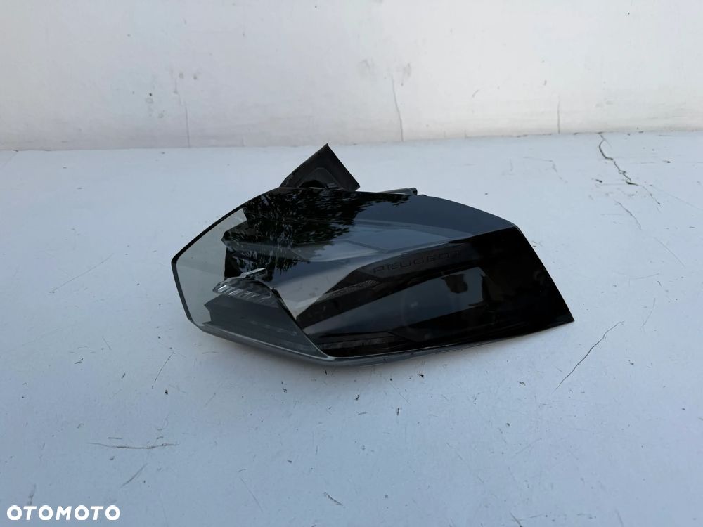 LAMPA PRAWA TYLNA TYL PEUGEOT 2008 II LIFT 9850439980