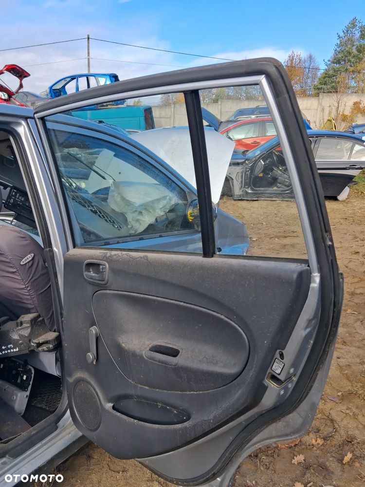 Daihatsu cuore 03 drzwi prawy tyl E28 - 5