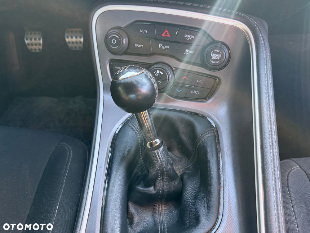 Dodge Challenger - 32