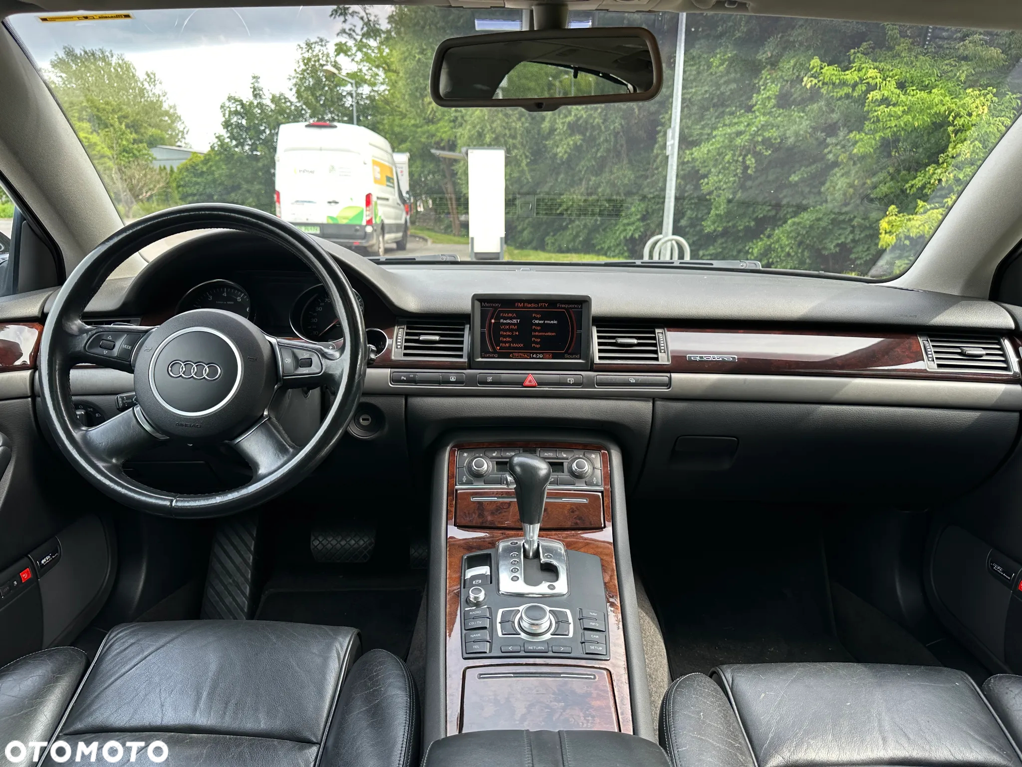 Audi A8 4.2 L Quattro - 10