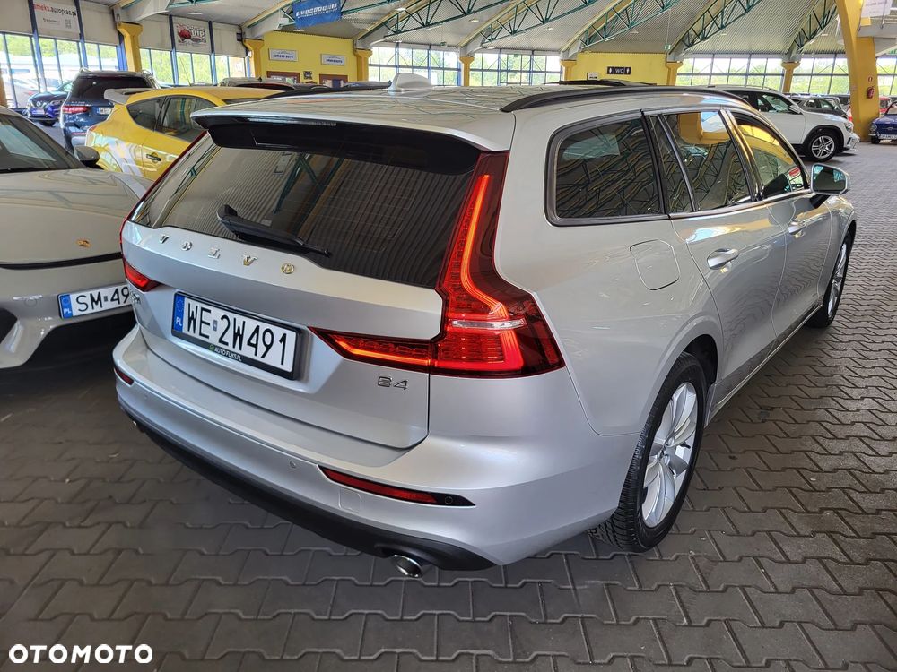 Volvo V60 B4 D Momentum - 8