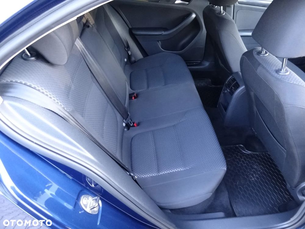 Volkswagen Jetta - 25