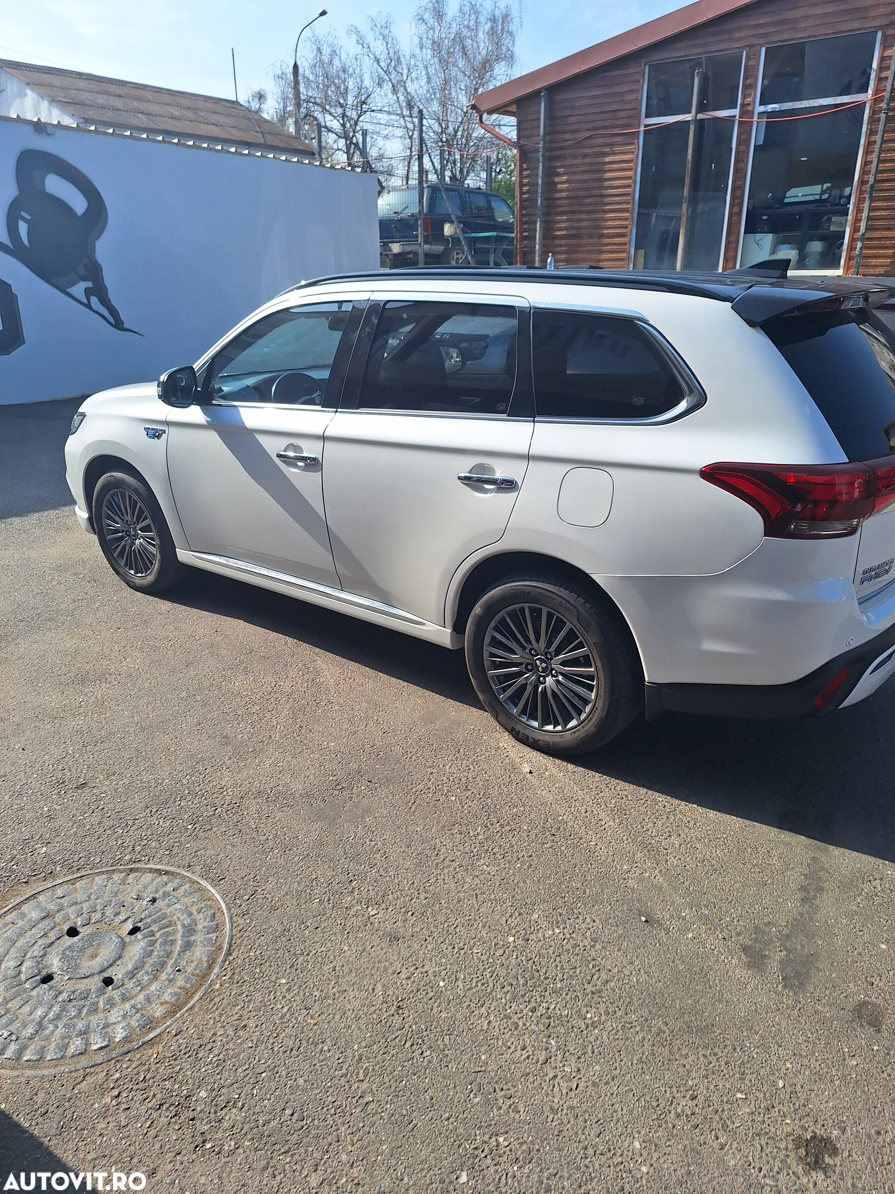Mitsubishi Outlander 2.4 4WD Plug-In Hybrid Top - 5