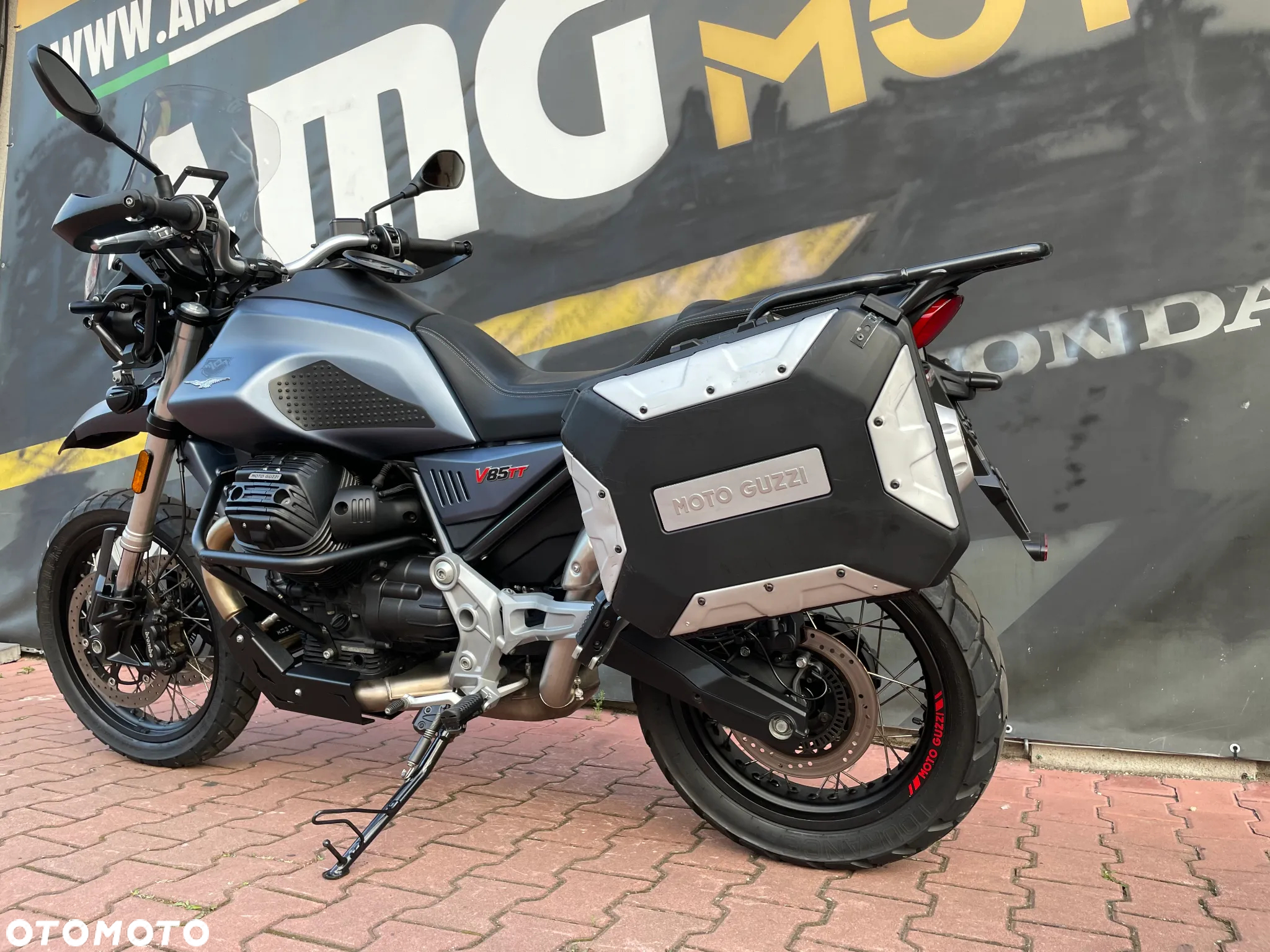 Moto Guzzi V85 - 10
