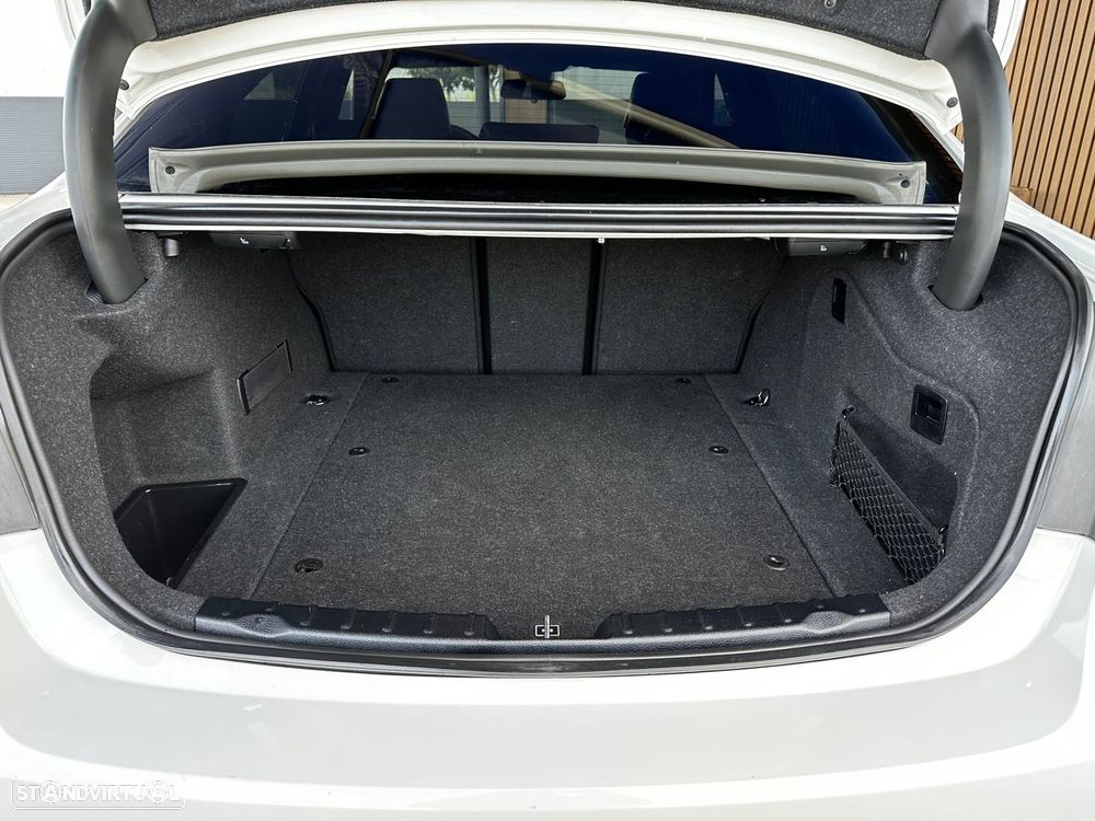 BMW 330 e iPerformance Pack M - 44