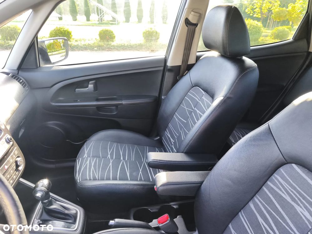 Kia Venga - 8