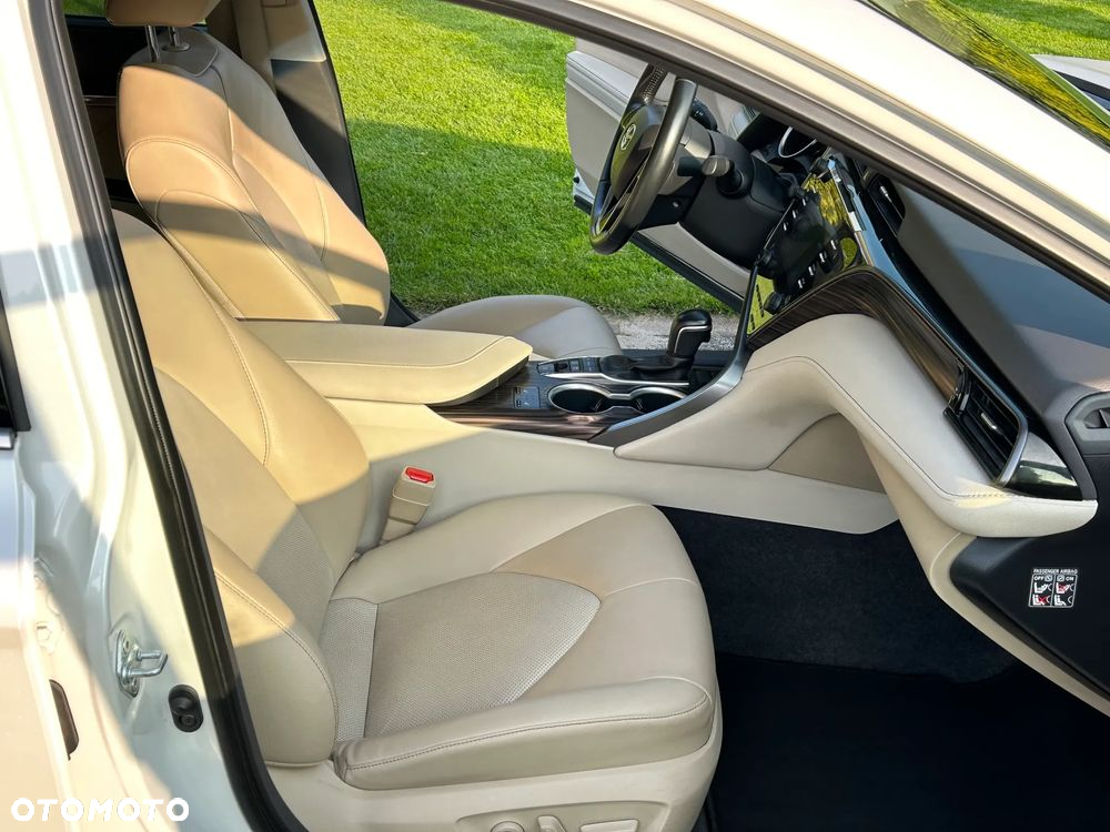 Toyota Camry 2.5 Hybrid Executive CVT - 29