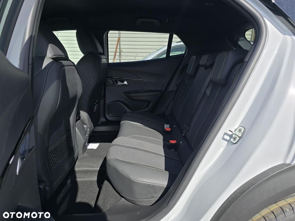 Peugeot 2008 PureTech mHEV GT e-DCS6 - 9