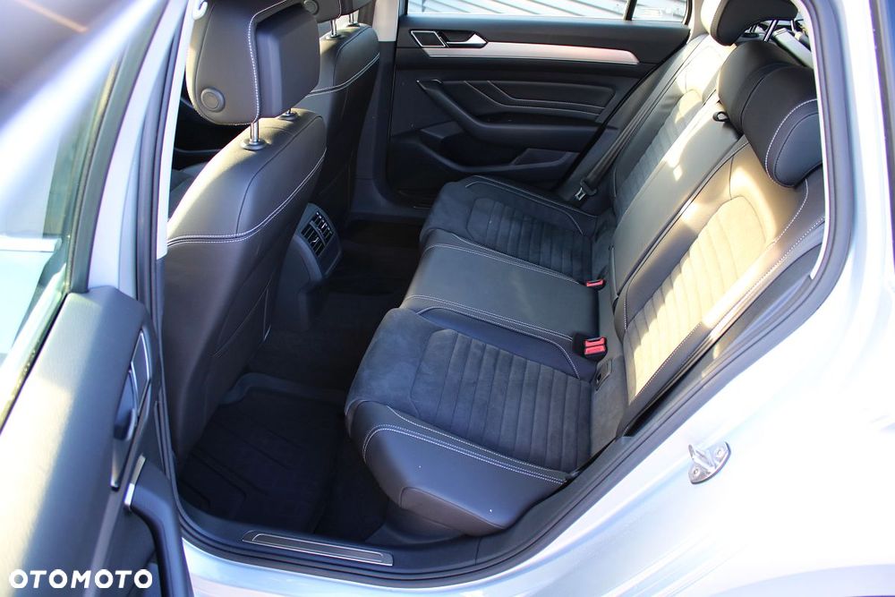 Volkswagen Passat Variant 2.0 TDI SCR Elegance DSG - 17
